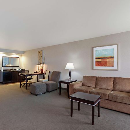 Hampton Inn & Suites Розвилл Экстерьер фото