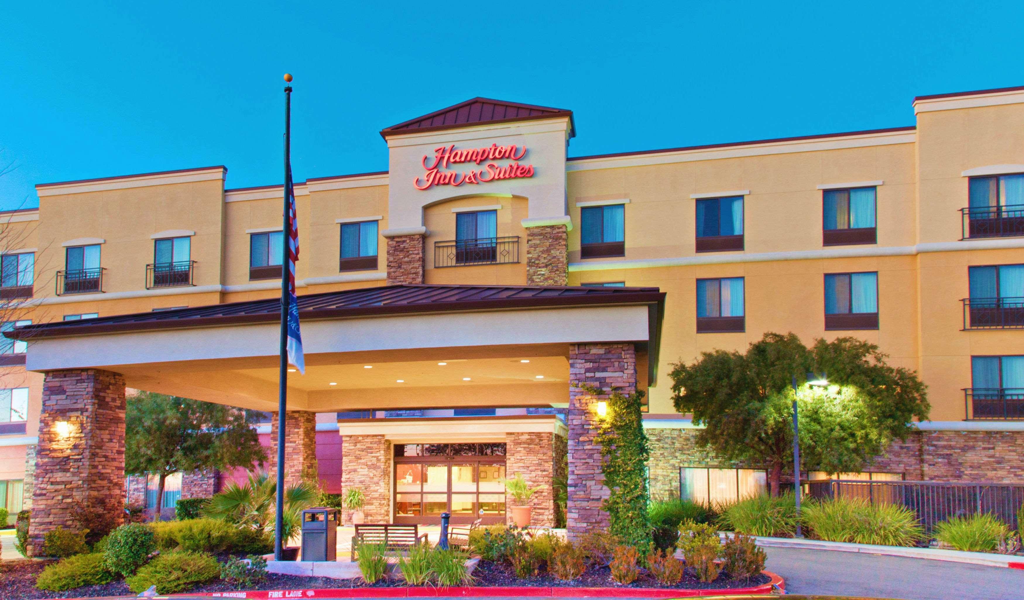 Hampton Inn & Suites Розвилл Экстерьер фото