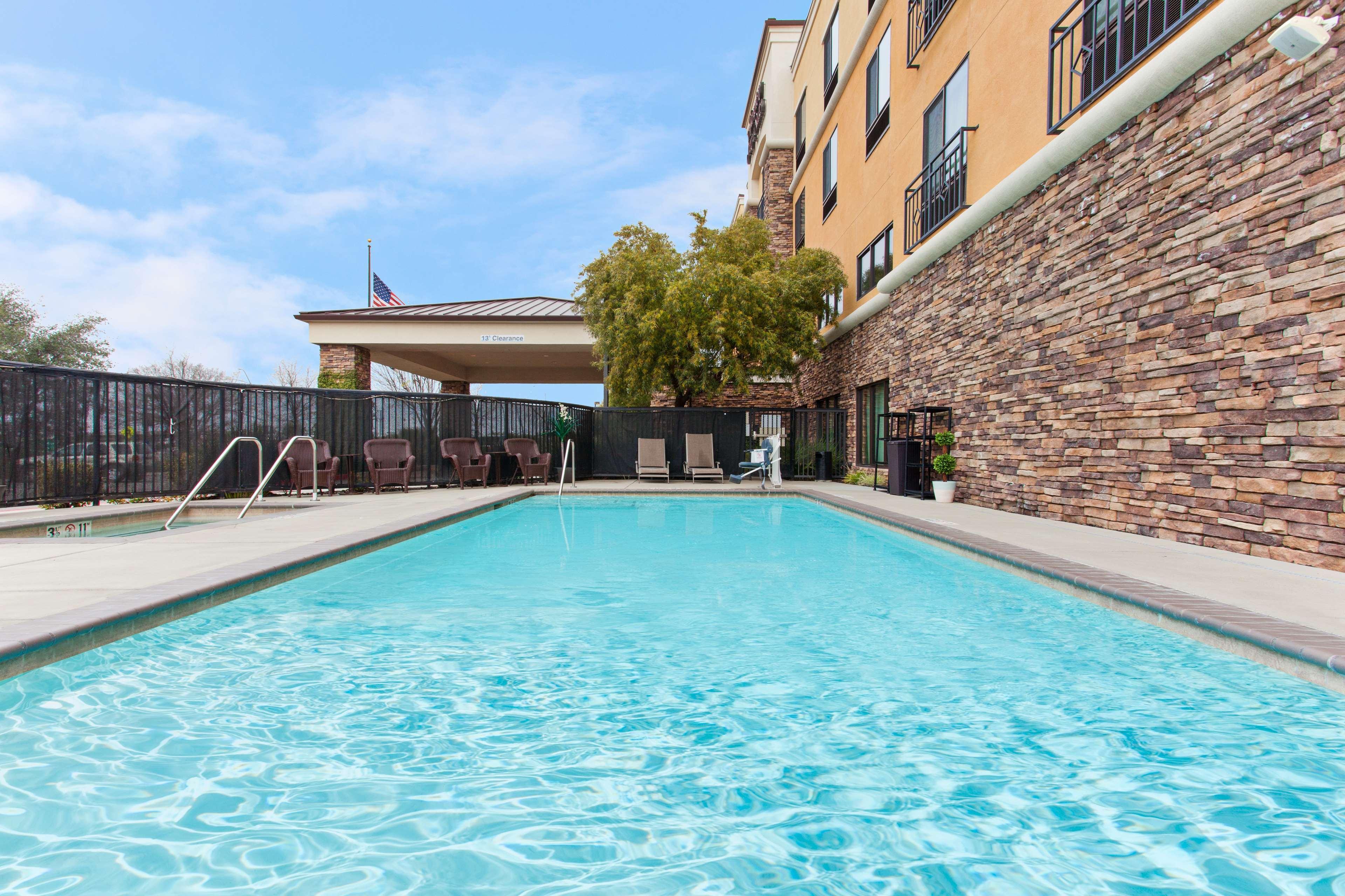 Hampton Inn & Suites Розвилл Экстерьер фото