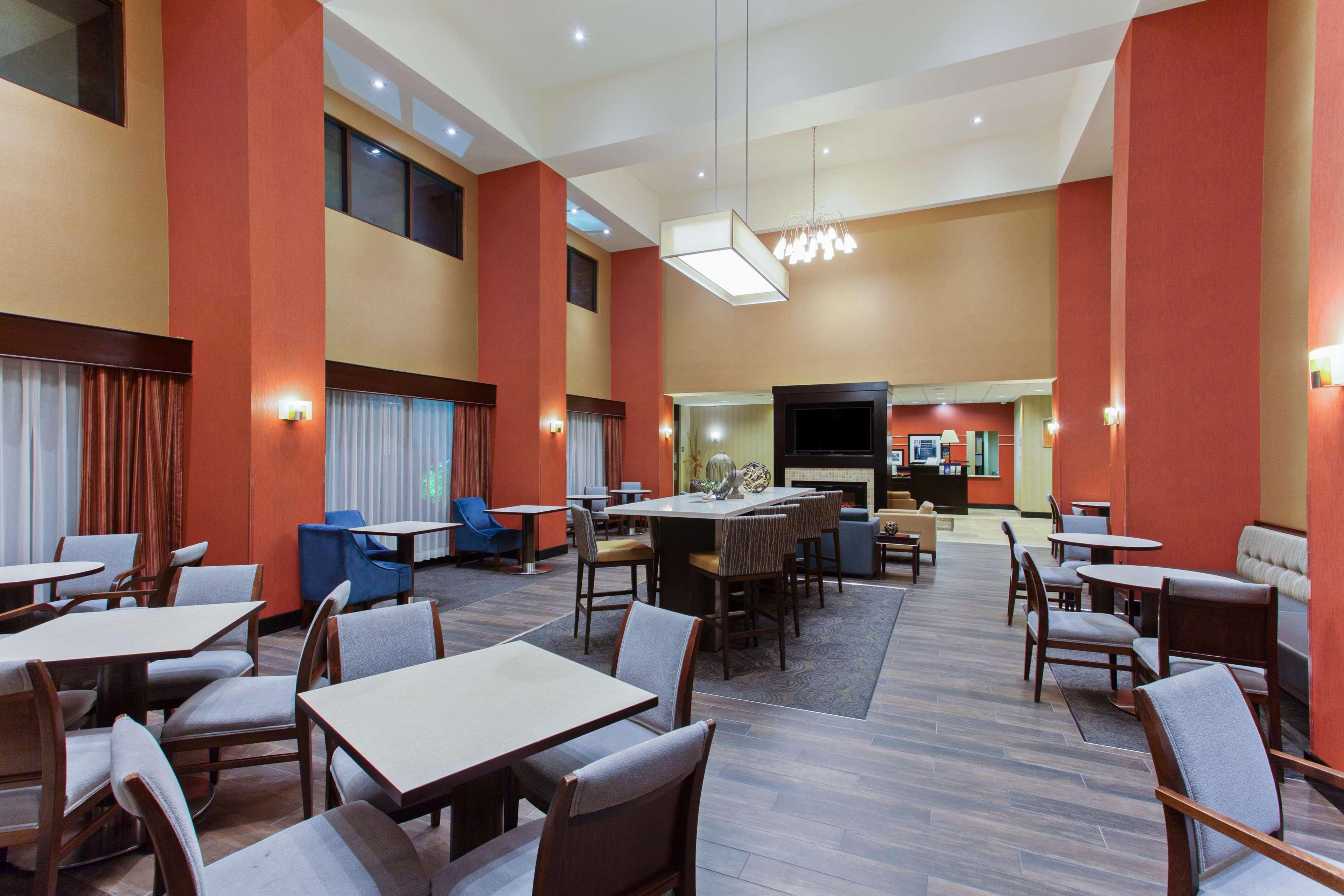 Hampton Inn & Suites Розвилл Экстерьер фото