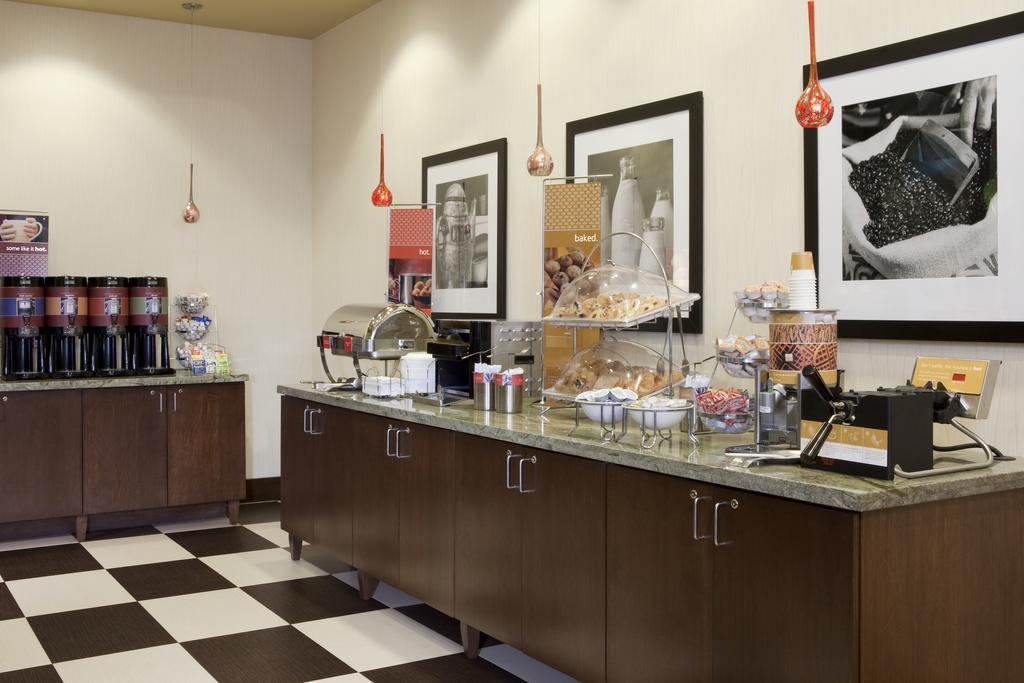 Hampton Inn & Suites Розвилл Экстерьер фото