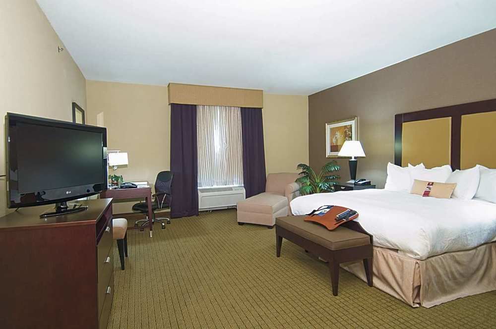 Hampton Inn & Suites Розвилл Экстерьер фото